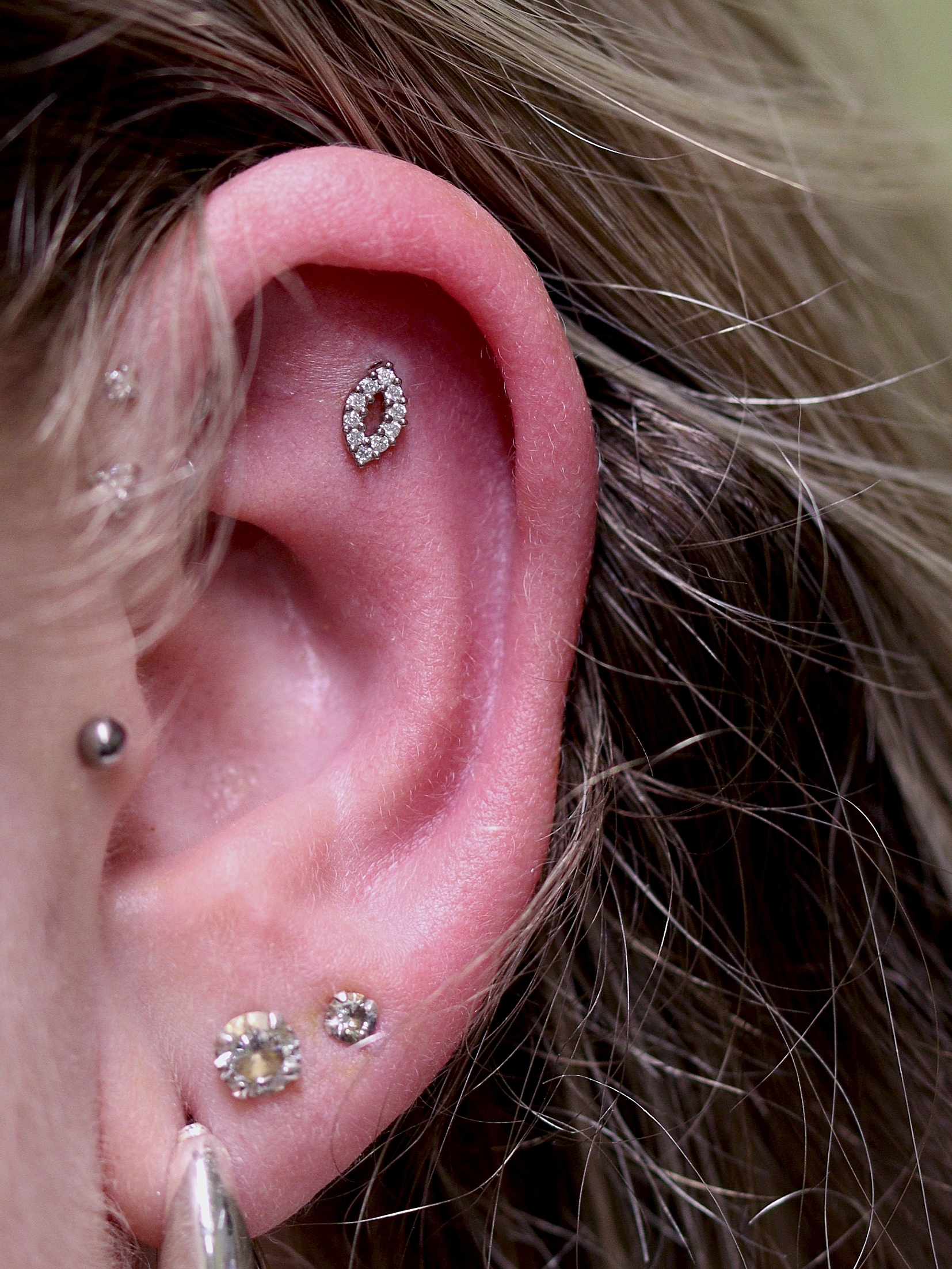 Helix Flat with solid white gold and moissanite Abigail end from Ixus fine jewellery