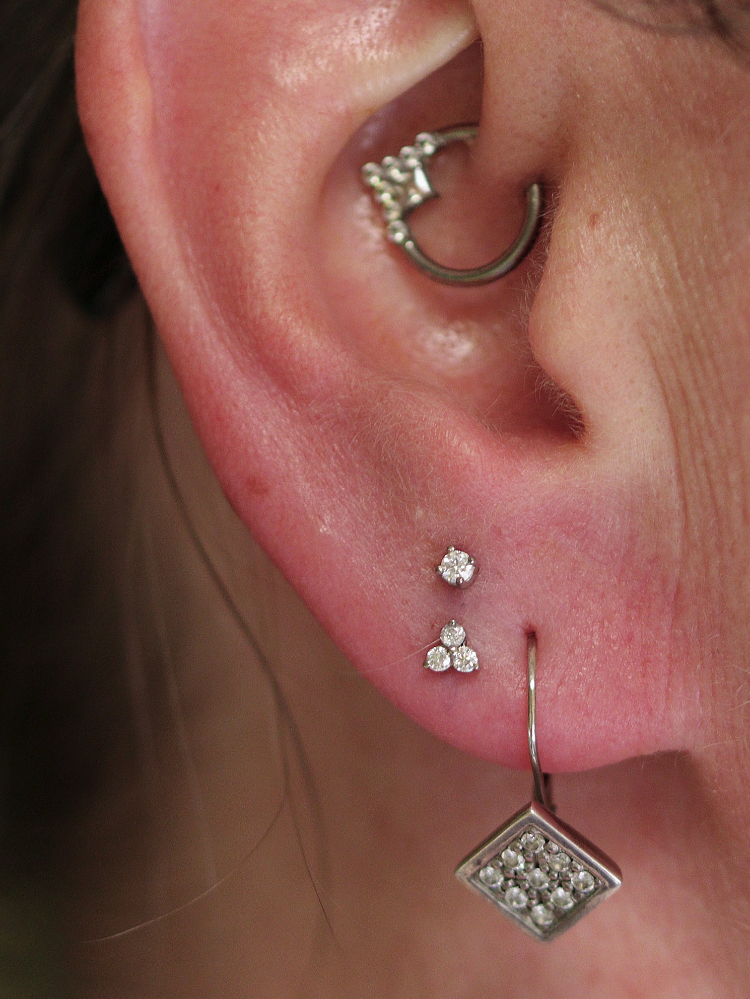 Double lobe stack with 18k gold jewellery from Ixus fine jewellery